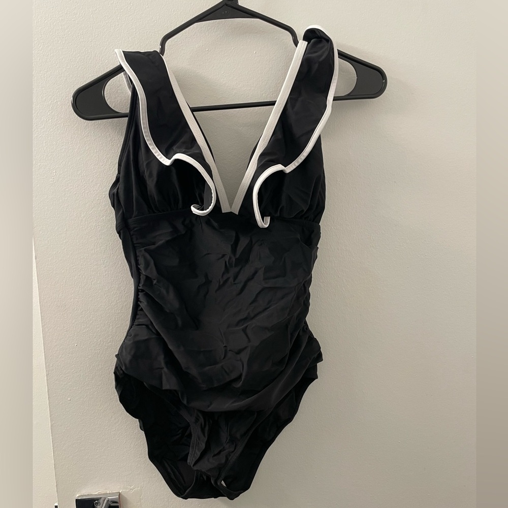 NEVER WORN. NWT ONE PIECE SWIMSUIT